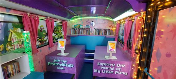 2003 Exhibition or roadshow bus
